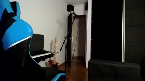 Snapshot of renzorrock chatting on 12-24-24, 08:55 Rock Star online show from 12-24-24, 08:55