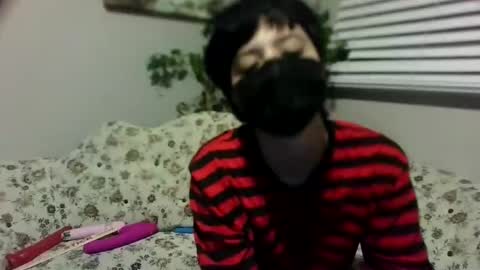 Snapshot of restlesstw1nk chatting on 10-19-25, 08:04 angel 3 online show from 10-19-25, 08:04