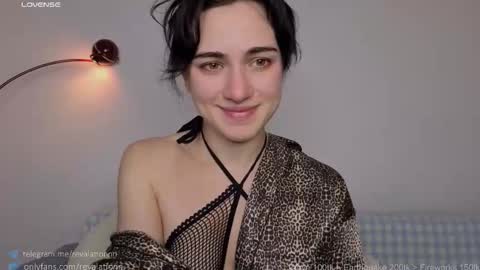 Ewiwi online show from 10-19-25, 03:12