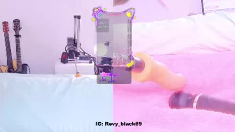 Snapshot of revy_black69 chatting on 10-21-25, 09:43 Rebecca y sarih online show from 10-21-25, 09:43