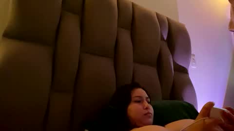 Rexa y blade  online show from 10-15-25, 09:48