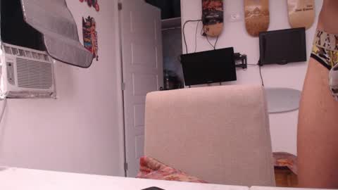 Snapshot of reymond88 chatting on 11-07-25, 10:21 Reymond online show from 11-07-25, 10:21