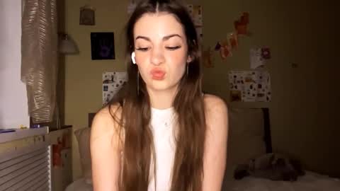 Snapshot of rhiannonmuccigrosso chatting on 11-21-25, 01:54 Anna online show from 11-21-25, 01:54