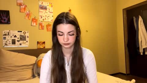 Snapshot of rhiannonmuccigrosso chatting on 12-17-25, 01:39 Anna online show from 12-17-25, 01:39