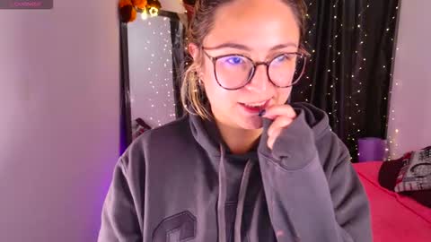 Snapshot of rhosynn chatting on 10-29-25, 02:47 Rosie online show from 10-29-25, 02:47