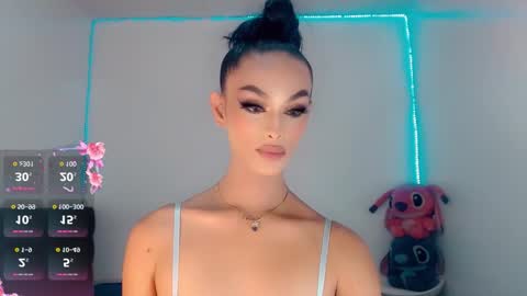 Snapshot of riannagarcia_ chatting on 10-10-25, 03:49 Rianna Garcia online show from 10-10-25, 03:49