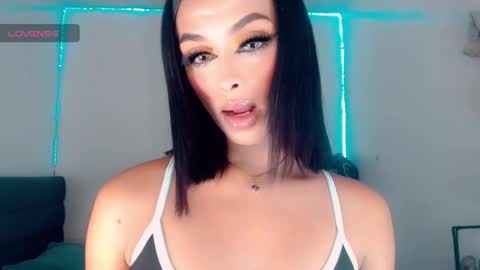 Snapshot of riannagarcia_ chatting on 11-06-25, 06:03 Rianna Garcia online show from 11-06-25, 06:03