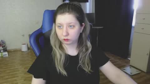 Snapshot of richemily chatting on 10-17-25, 07:00 Emily online show from 10-17-25, 07:00