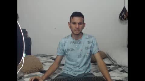 Snapshot of richr_latin_boy chatting on 10-13-25, 04:29 rich online show from 10-13-25, 04:29