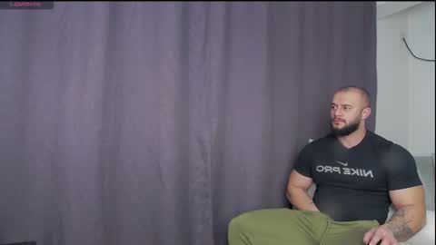 Snapshot of rickymiami1 chatting on 11-25-25, 06:52 rickymiami1 online show from 11-25-25, 06:52