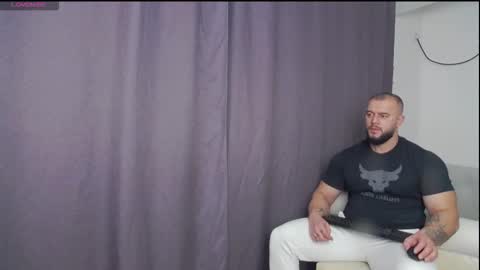 Snapshot of rickymiami1 chatting on 12-18-25, 07:31 rickymiami1 online show from 12-18-25, 07:31