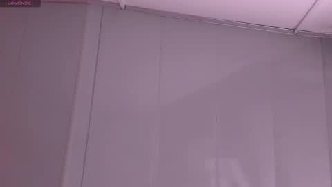 Rihanna hotx online show from 09-11-25, 04:23