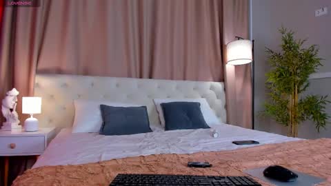 rihanna_walker online show from 10-23-25, 01:49