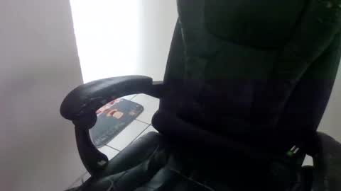 Snapshot of riickste chatting on 01-16-25, 12:20 Rickst online show from 01-16-25, 12:20