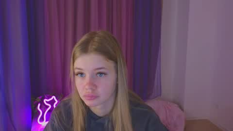 Snapshot of riinaaa chatting on 10-13-25, 09:15 Rina online show from 10-13-25, 09:15