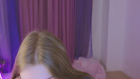 Snapshot of riinaaa chatting on 10-15-25, 09:04 Rina online show from 10-15-25, 09:04