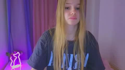 Snapshot of riinaaa chatting on 10-20-25, 08:53 Rina online show from 10-20-25, 08:53