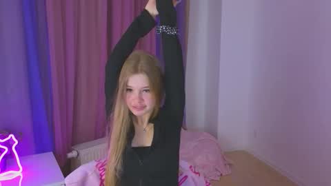 Snapshot of riinaaa chatting on 10-27-25, 10:36 Rina online show from 10-27-25, 10:36