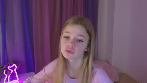 Snapshot of riinaaa chatting on 11-05-25, 10:10 Rina online show from 11-05-25, 10:10