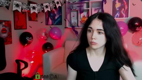 Snapshot of riley_sanders chatting on 10-26-25, 10:21 Meow online show from 10-26-25, 10:21