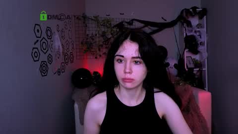 Snapshot of riley_sanders chatting on 10-28-25, 10:19 Meow online show from 10-28-25, 10:19