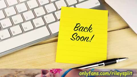 Snapshot of rileycomely chatting on 01-09-25, 02:33 RileyComely online show from 01-09-25, 02:33