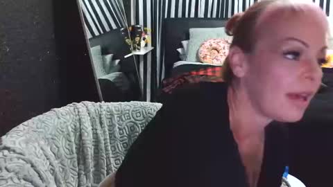 Snapshot of rileyraerhoads chatting on 10-17-25, 02:26 rileyraerhoads online show from 10-17-25, 02:26