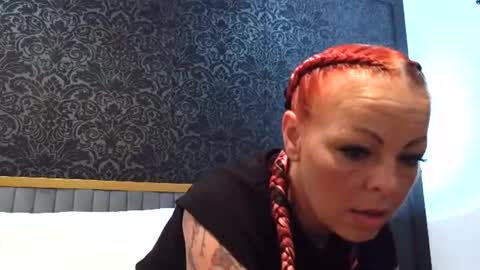 Snapshot of rileyraerhoads chatting on 10-20-25, 01:17 rileyraerhoads online show from 10-20-25, 01:17