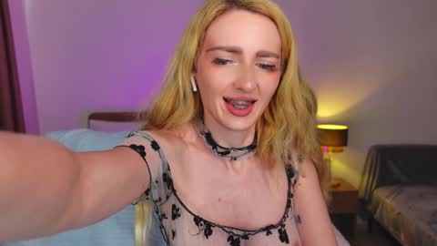 Snapshot of rinacandy chatting on 12-18-24, 05:37 SweetRina online show from 12-18-24, 05:37