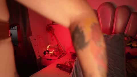 Snapshot of riniryokouwu chatting on 10-18-25, 11:27 online show from 10-18-25, 11:27