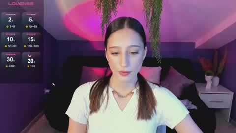Emilia online show from 09-18-25, 02:52