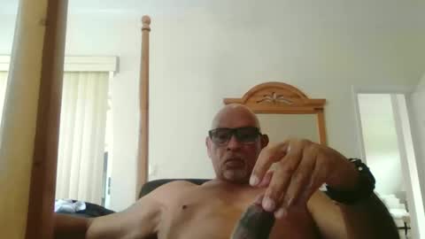 Snapshot of rionel chatting on 12-15-25, 05:28 RioNel online show from 12-15-25, 05:28