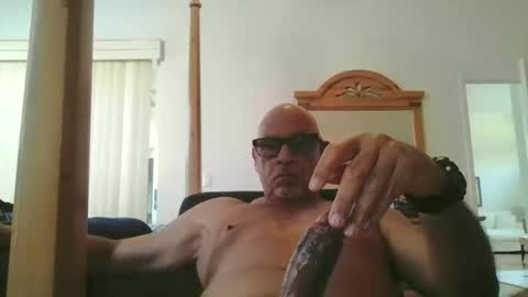 Snapshot of rionel chatting on 12-17-25, 06:14 RioNel online show from 12-17-25, 06:14