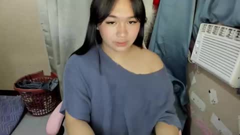 Snapshot of riri_bowa chatting on 02-17-26, 09:10 RIRI online show from 02-17-26, 09:10