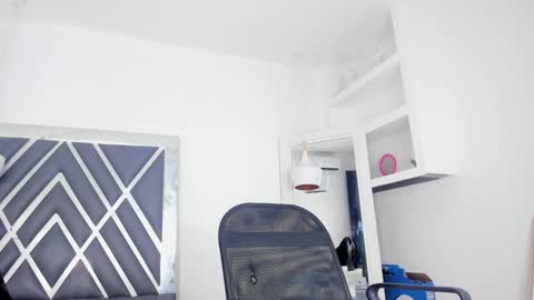 Ririblonde online show from 10-17-25, 04:20