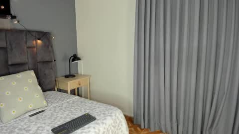 RIRI  online show from 10-20-25, 07:47