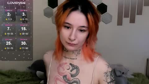 Snapshot of riskypussy chatting on 10-22-25, 02:23 MIley online show from 10-22-25, 02:23