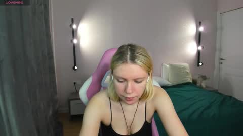 river_stoynee online show from 10-06-25, 01:14