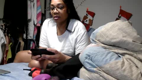 Snapshot of riversaint chatting on 02-08-25, 10:19 River Saint online show from 02-08-25, 10:19