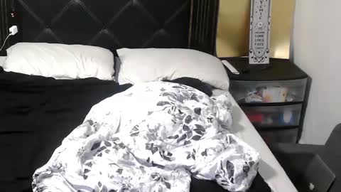 Snapshot of riversaint chatting on 09-12-25, 12:11 River Saint online show from 09-12-25, 12:11