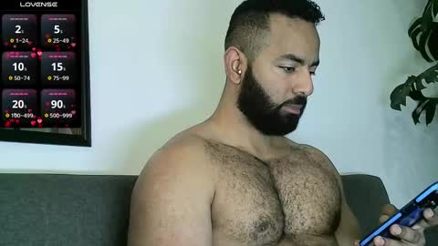 SebasRoa online show from 10-17-25, 03:25