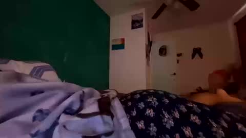 Snapshot of roarmance1 chatting on 10-15-25, 05:57 roarmance1 online show from 10-15-25, 05:57