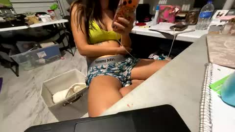 Snapshot of roarmance1 chatting on 10-16-25, 06:03 roarmance1 online show from 10-16-25, 06:03