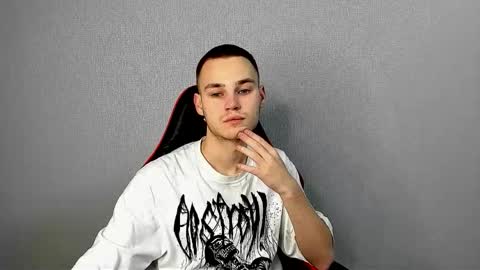 robert10211 online show from 12-02-25, 08:04