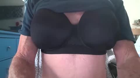 Snapshot of robert45556 chatting on 10-09-25, 09:02 robert online show from 10-09-25, 09:02