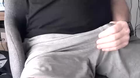 Snapshot of robertbrucemason chatting on 10-30-25, 04:08 robertbrucemason online show from 10-30-25, 04:08