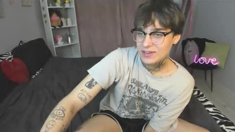 Snapshot of roberttate_ chatting on 11-26-25, 05:14 RobertTate online show from 11-26-25, 05:14