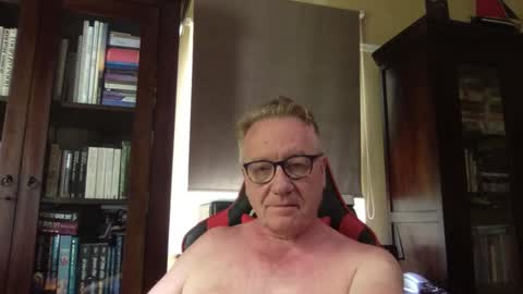 Snapshot of roberttherabbit chatting on 12-30-24, 08:21 RobertTheRabbit online show from 12-30-24, 08:21