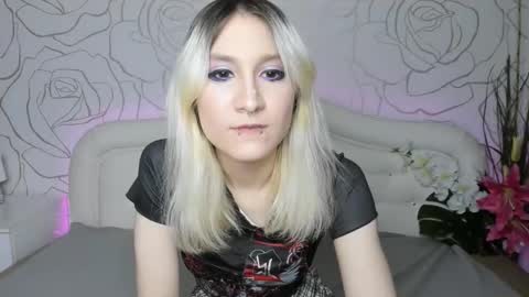 Snapshot of robinkhelless chatting on 02-19-25, 02:33 robin khelless online show from 02-19-25, 02:33