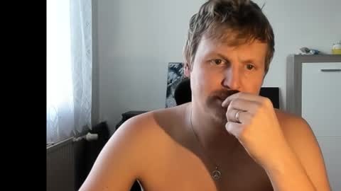 Snapshot of robirt5 chatting on 10-30-25, 01:01 Bob online show from 10-30-25, 01:01